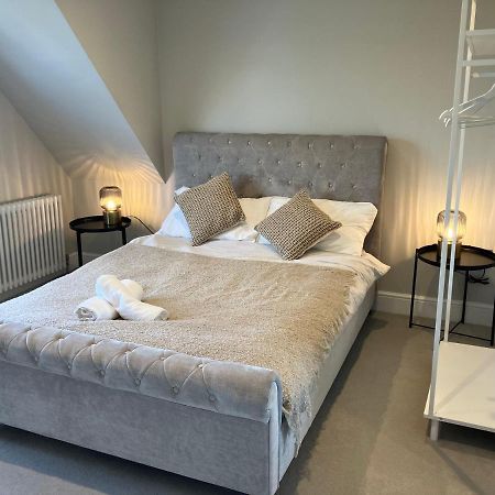 Stylish 1 Bed Flat With Private Terrace In Wimbledon - 3 The Queens Лондон Экстерьер фото