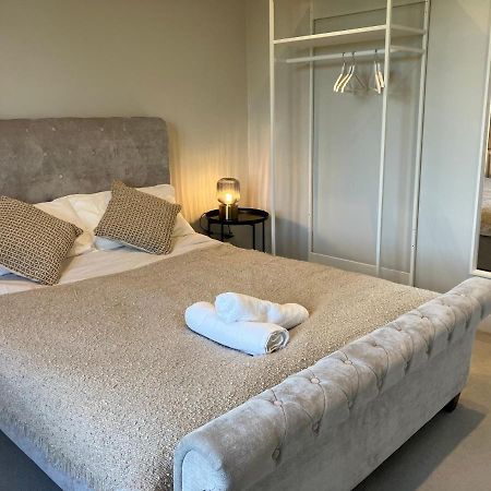 Stylish 1 Bed Flat With Private Terrace In Wimbledon - 3 The Queens Лондон Экстерьер фото