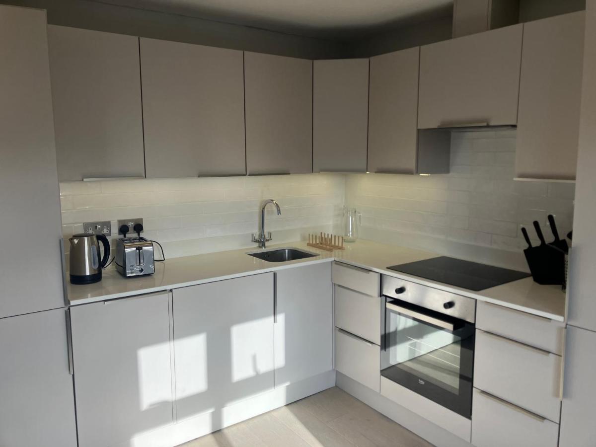 Stylish 1 Bed Flat With Private Terrace In Wimbledon - 3 The Queens Лондон Экстерьер фото