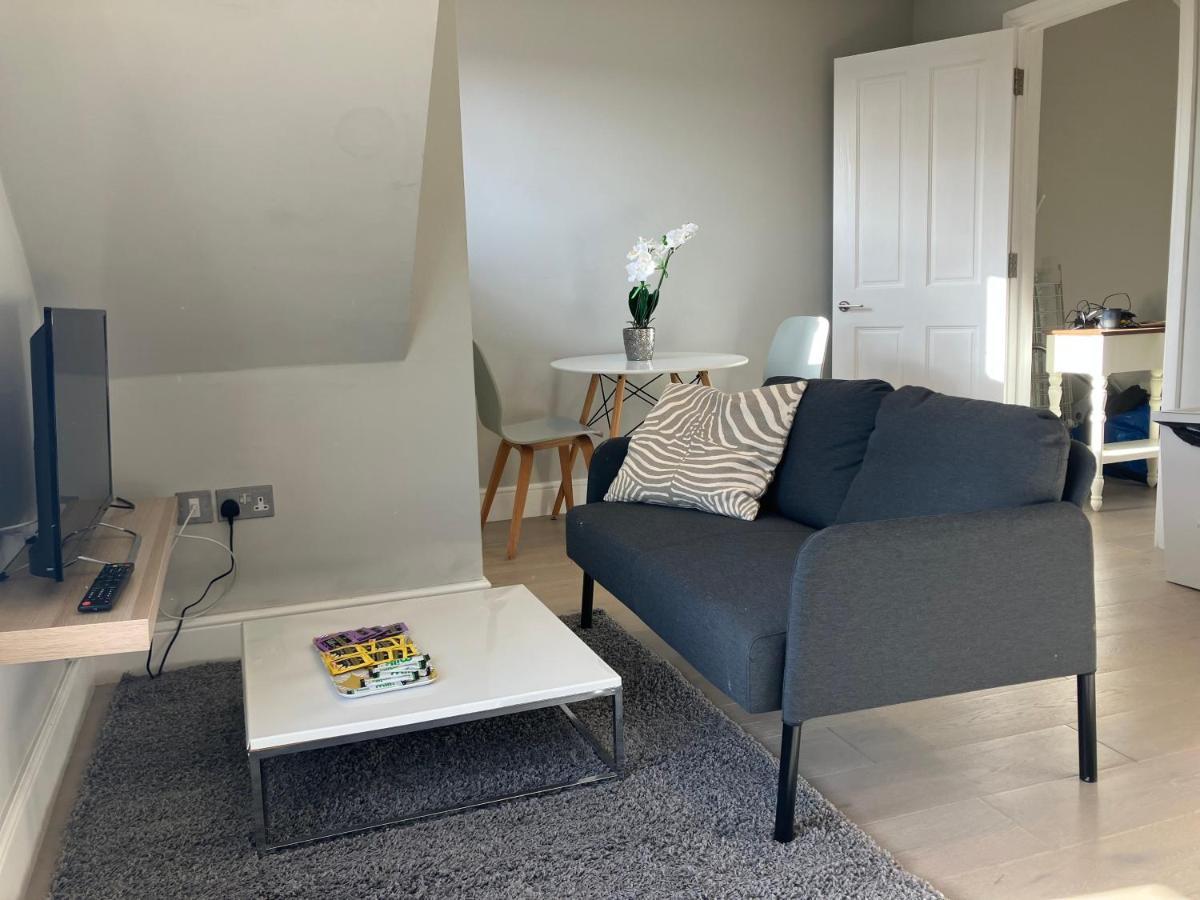 Stylish 1 Bed Flat With Private Terrace In Wimbledon - 3 The Queens Лондон Экстерьер фото