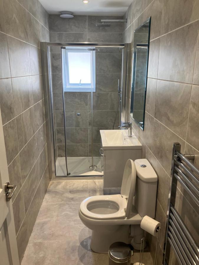 Stylish 1 Bed Flat With Private Terrace In Wimbledon - 3 The Queens Лондон Экстерьер фото